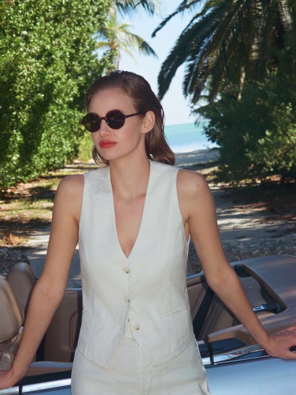 Leona European Stretch Linen Vest - Picture 2 of 12
